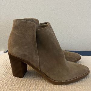 DOLCE VITA Women's Mushroom Suede Spade Pointed Toe Heeled Ankle Boot SZ 9